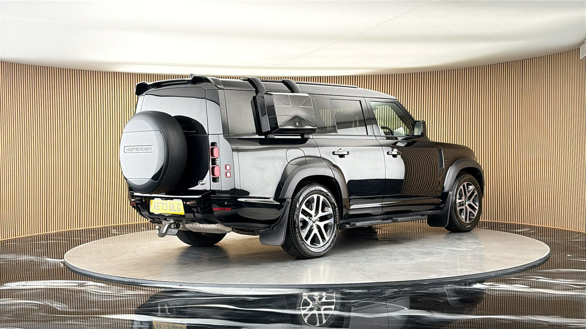 Land Rover Defender 130 Image 21