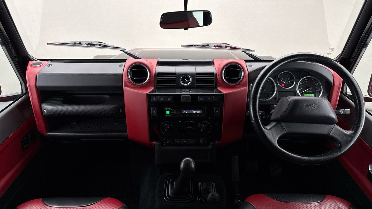 Land Rover Defender 90 Image 12