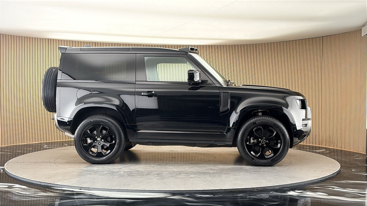 More views of Land Rover Defender 90