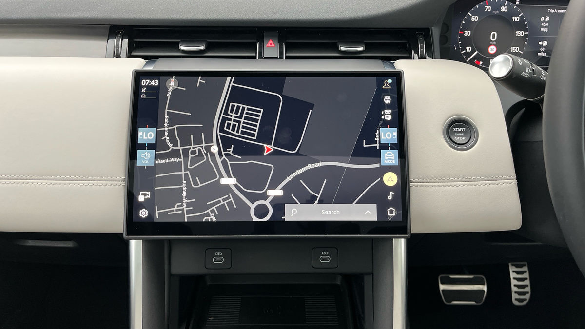 Land Rover Discovery Sport Image 17