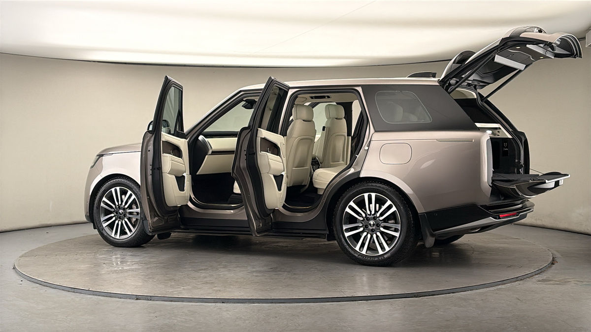 More views of Land Rover Range Rover