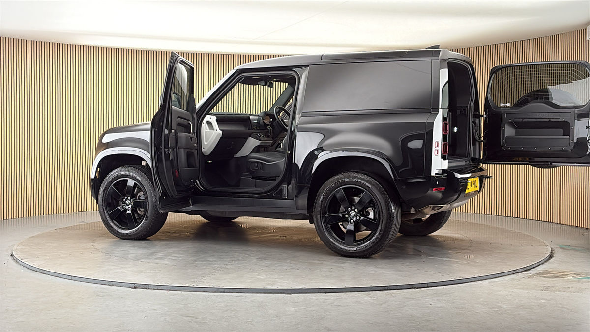 More views of Land Rover Defender 90