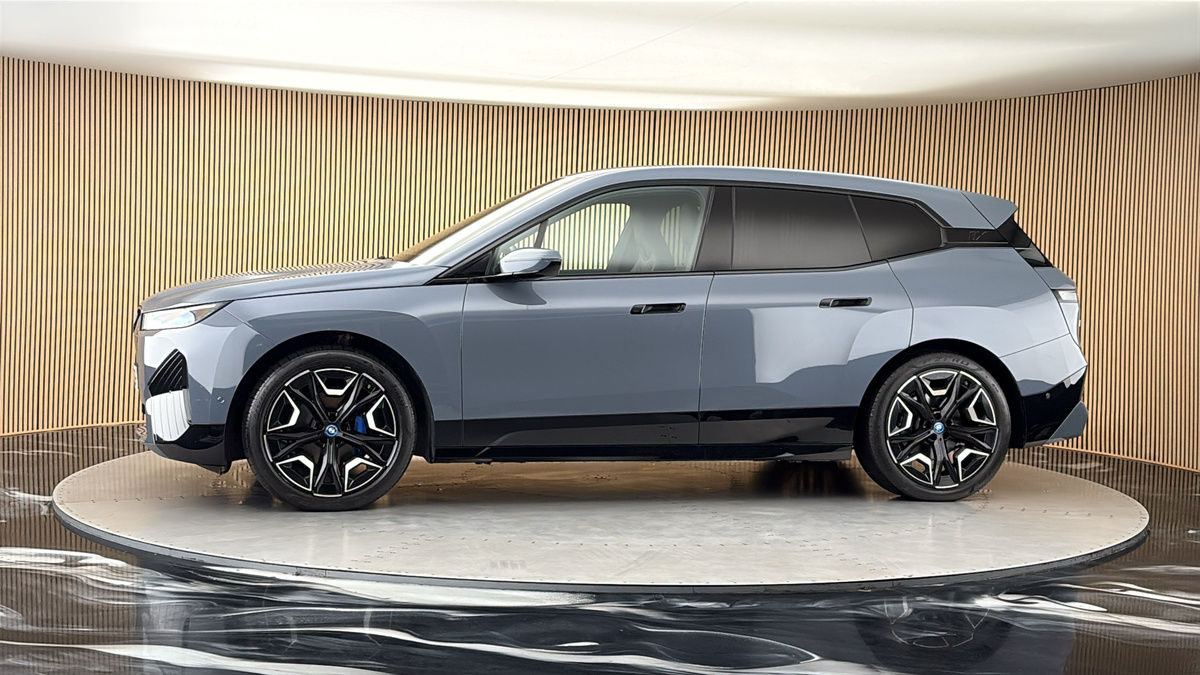 More views of BMW iX