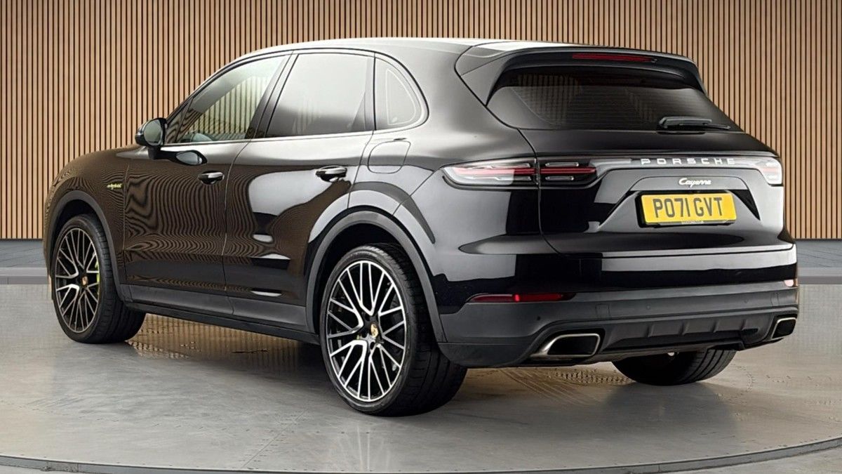 Porsche Cayenne Image 2