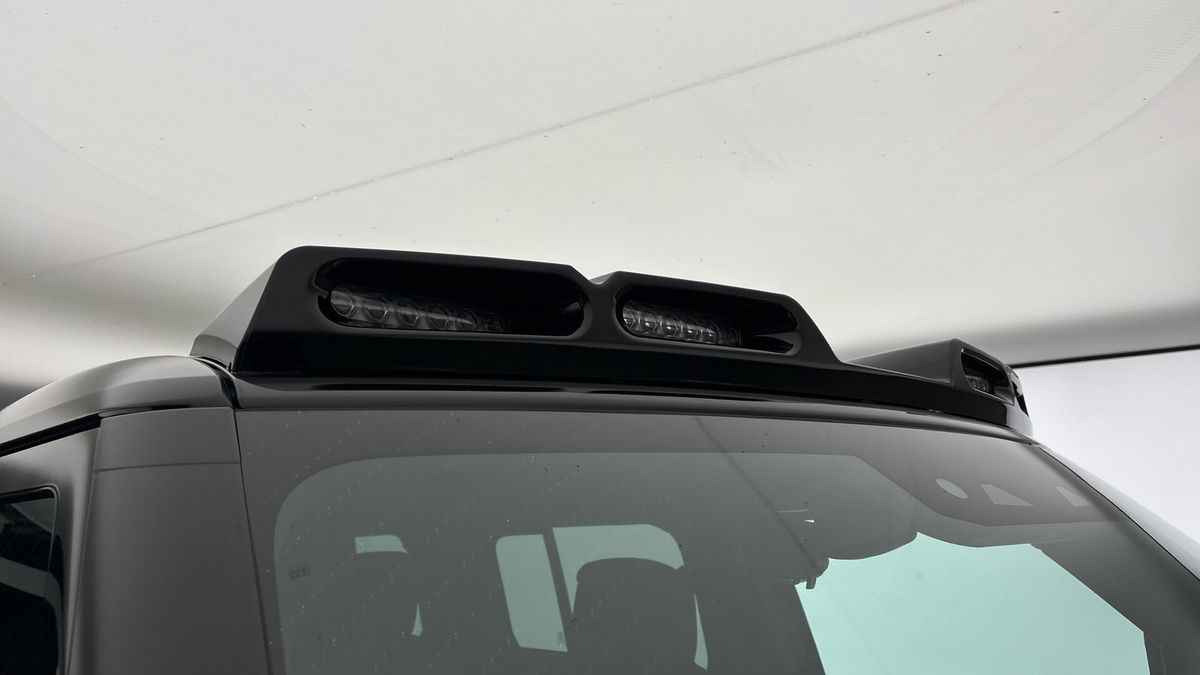 Land Rover Defender 110 Image 27