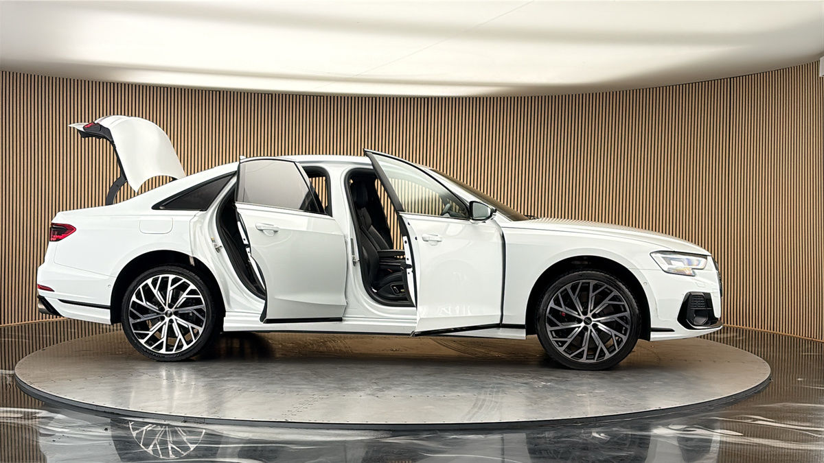 More views of Audi S8