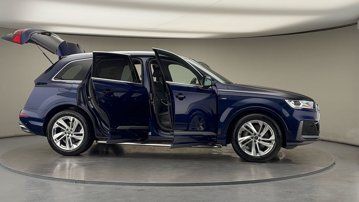 More views of Audi Q7