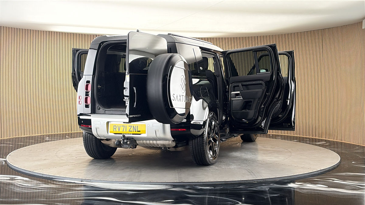 More views of Land Rover Defender 110