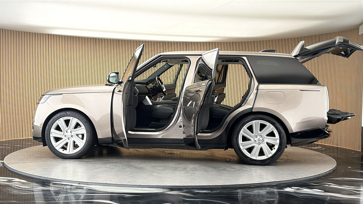 More views of Land Rover Range Rover