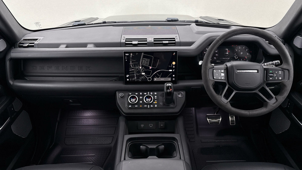Land Rover Defender 130 Urban Image 12