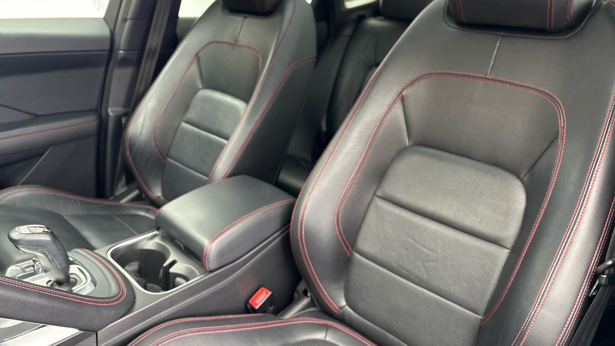 Jaguar E-PACE Image 7
