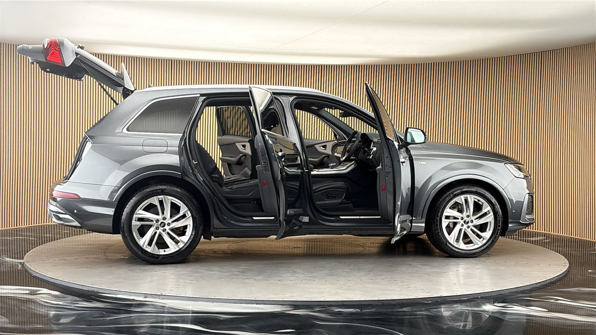 More views of Audi Q7