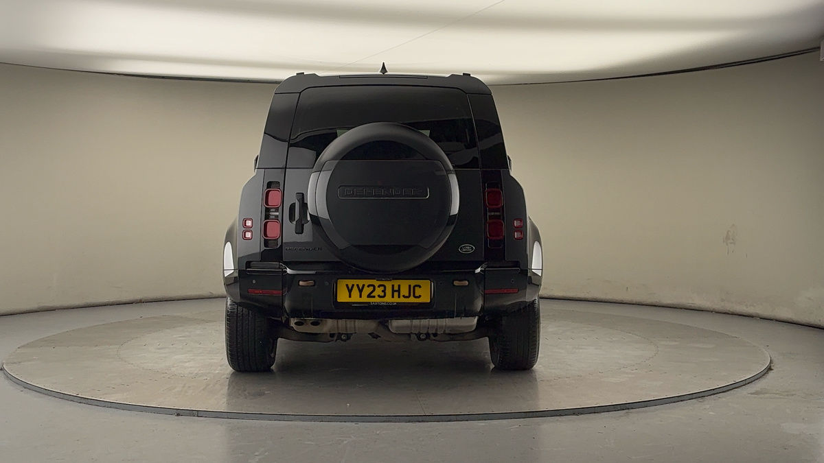 Land Rover Defender 110 Image 4