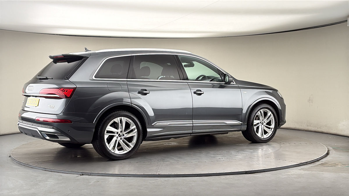 More views of Audi Q7