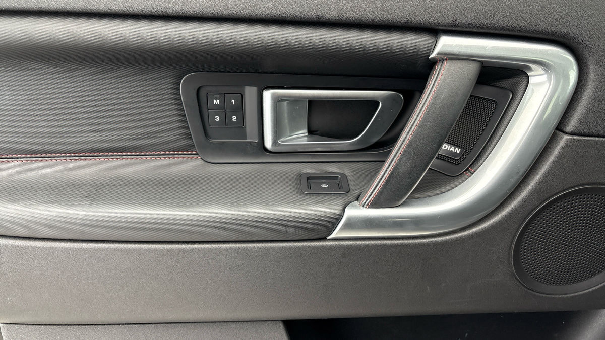 Land Rover Discovery Sport Image 19