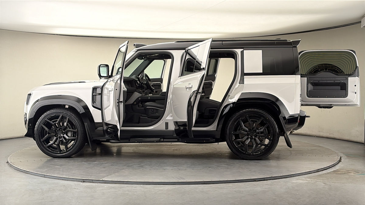 More views of Land Rover Defender 110