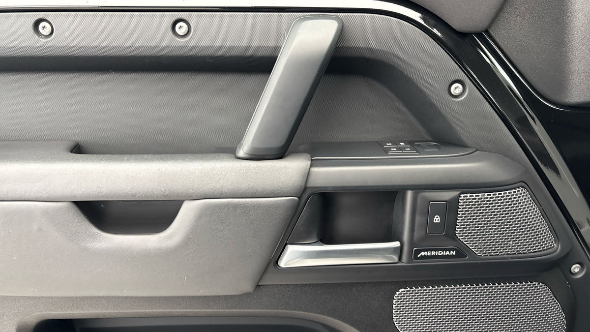 Land Rover Defender 90 Image 19