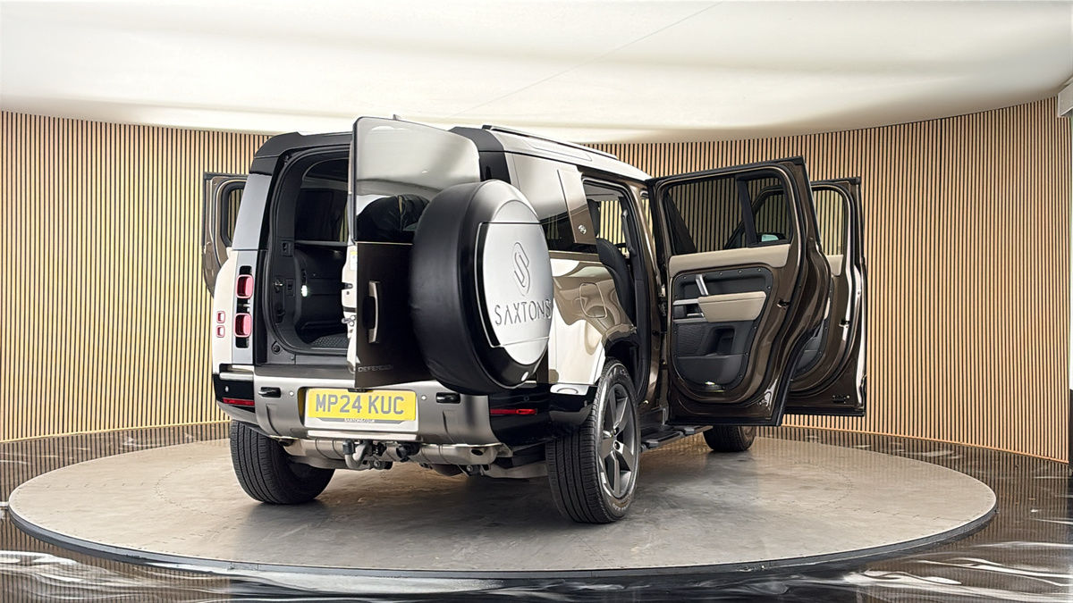 More views of Land Rover Defender 110