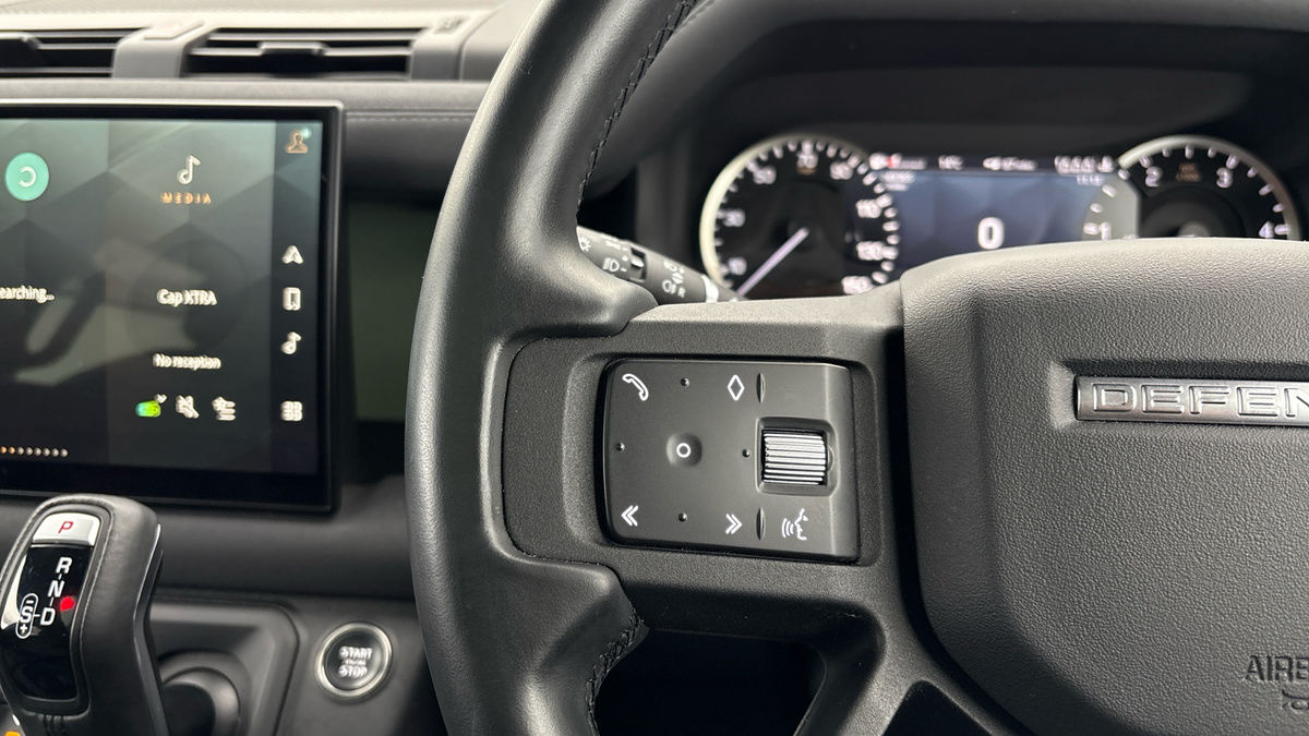 Land Rover Defender 110 Image 13