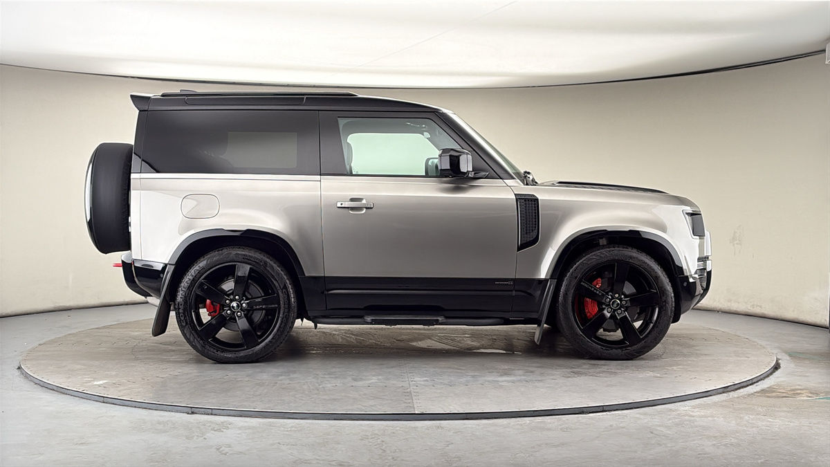 Land Rover Defender 90 Image 16