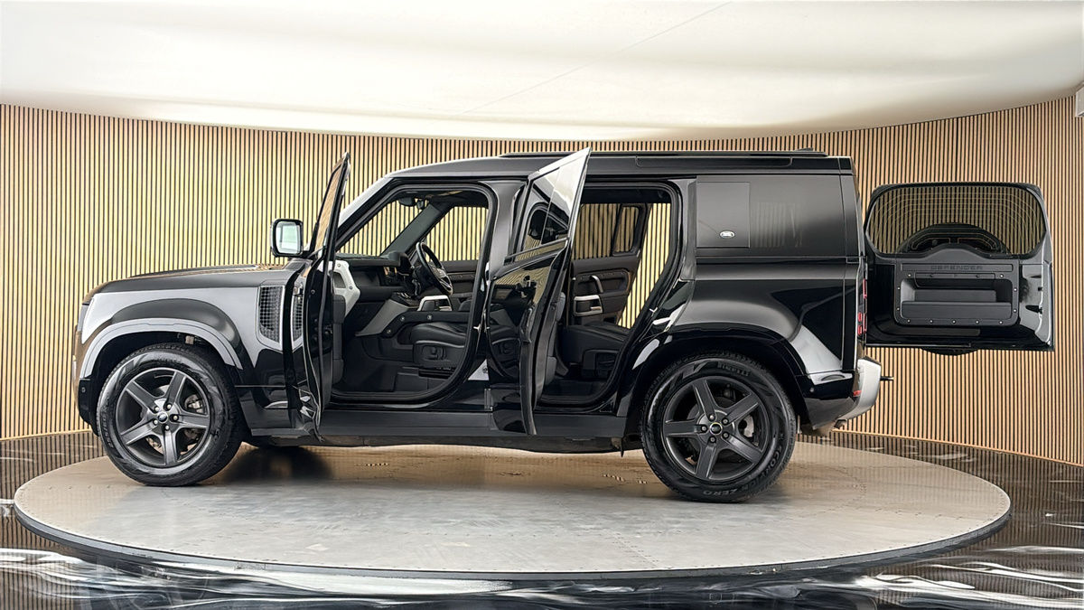 More views of Land Rover Defender 110