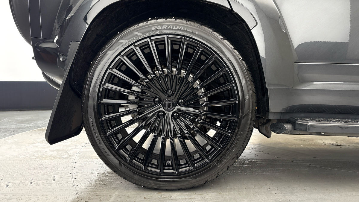 Land Rover Defender 110 Urban Image 10