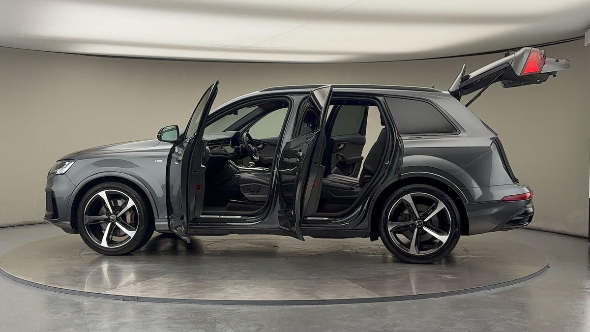 More views of Audi Q7
