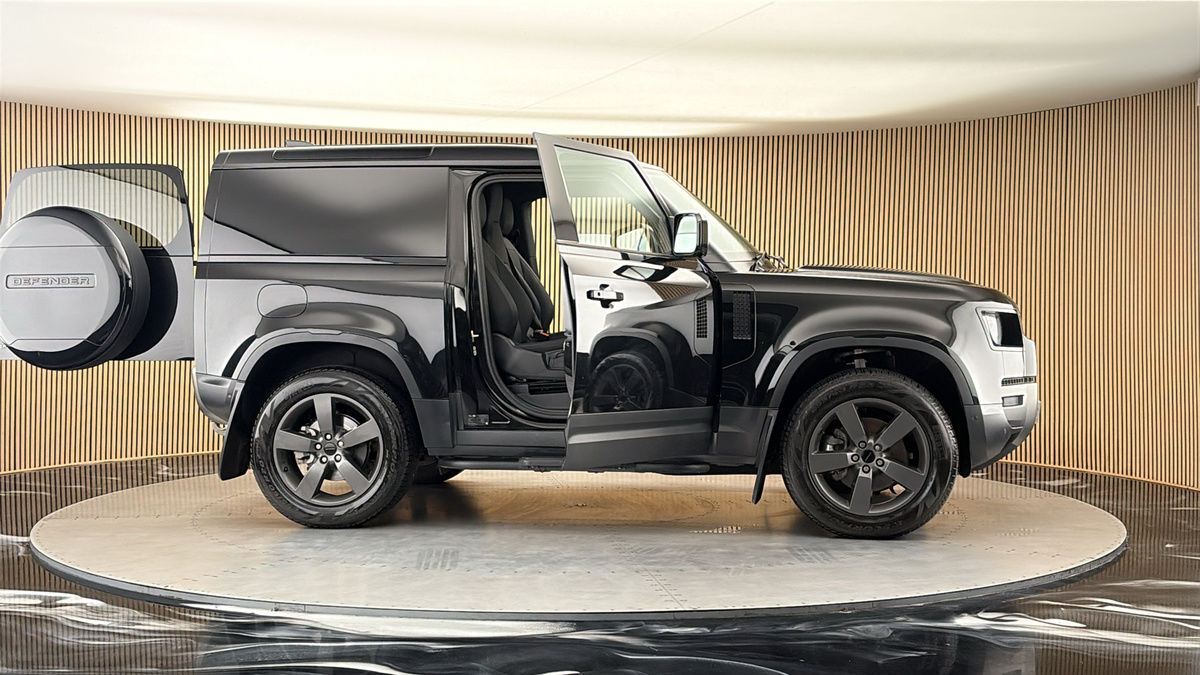 More views of Land Rover Defender 90