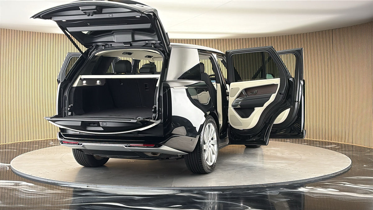 More views of Land Rover Range Rover