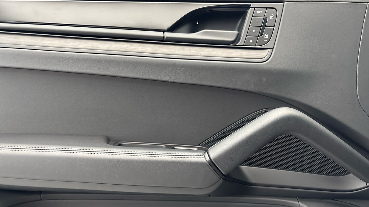 Porsche Cayenne Image 19
