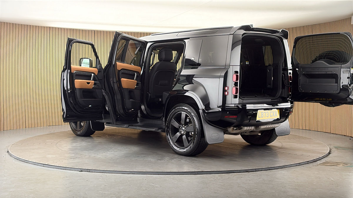 More views of Land Rover Defender 110