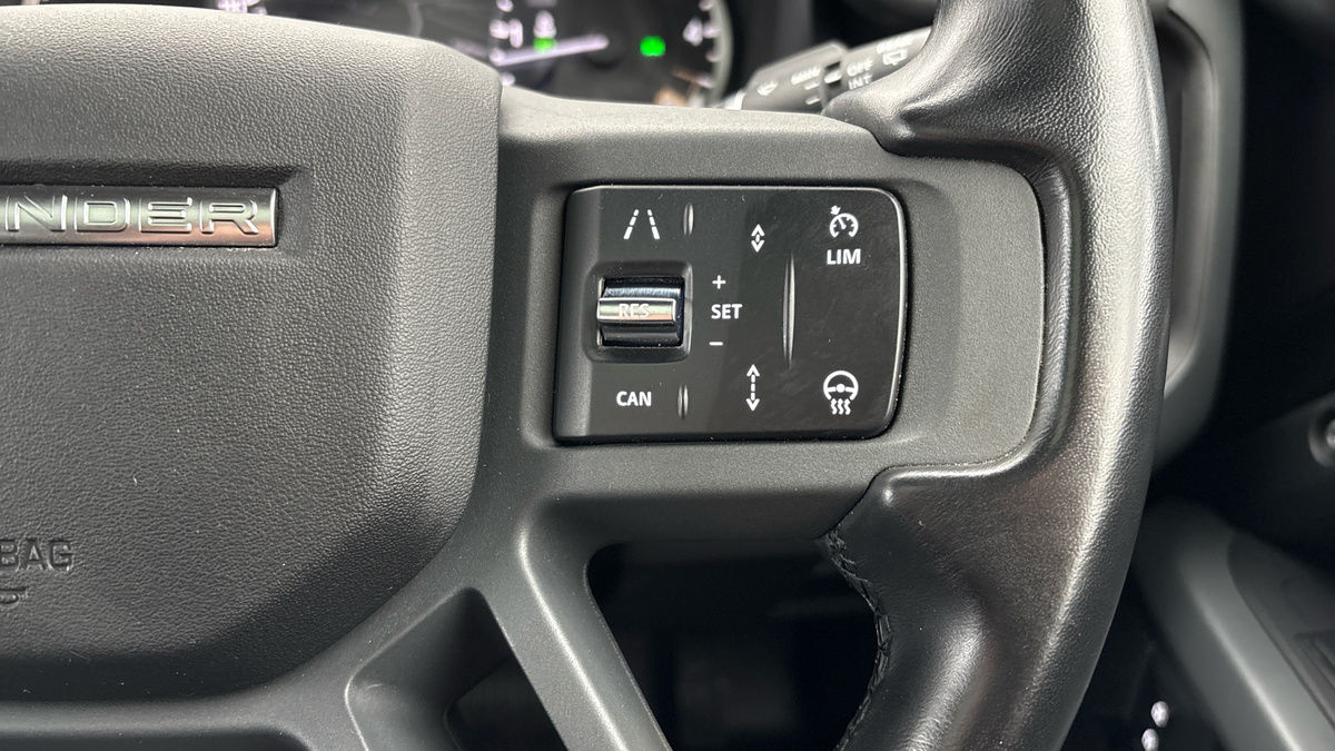 Land Rover Defender 110 Image 14