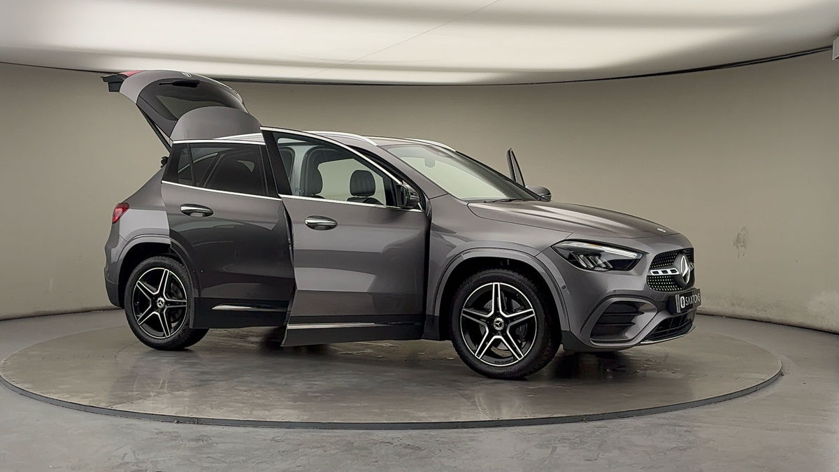 More views of Mercedes-Benz GLA