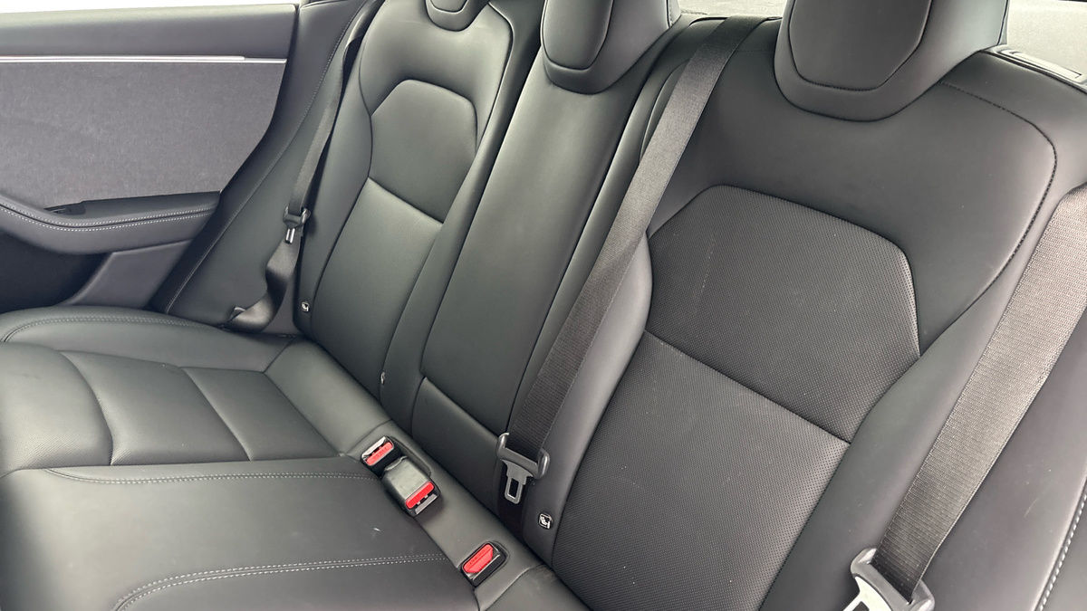 Tesla Model 3 Image 8
