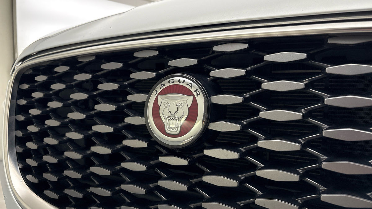 Jaguar F-PACE Image 24