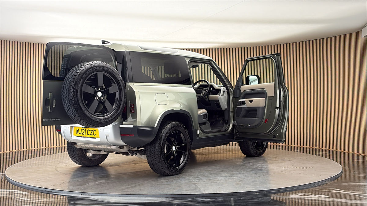 More views of Land Rover Defender 90