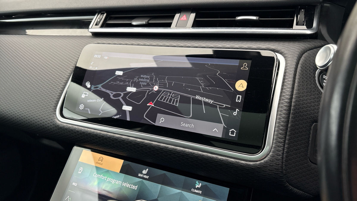 Land Rover Range Rover Velar Image 17