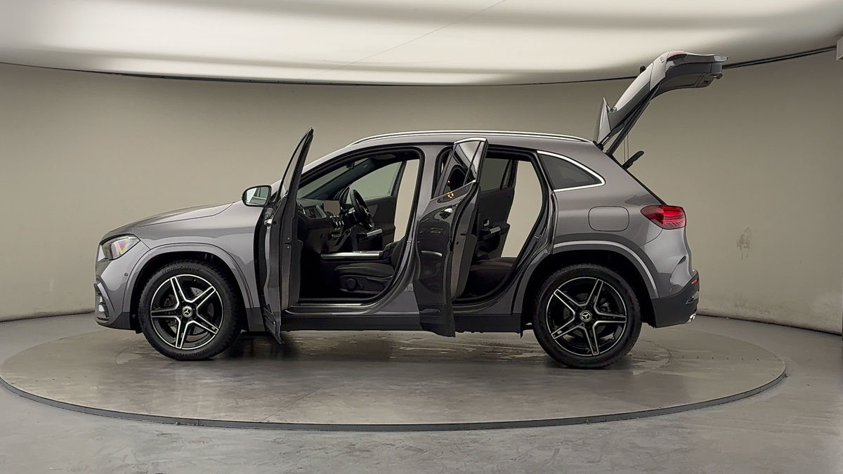 More views of Mercedes-Benz GLA