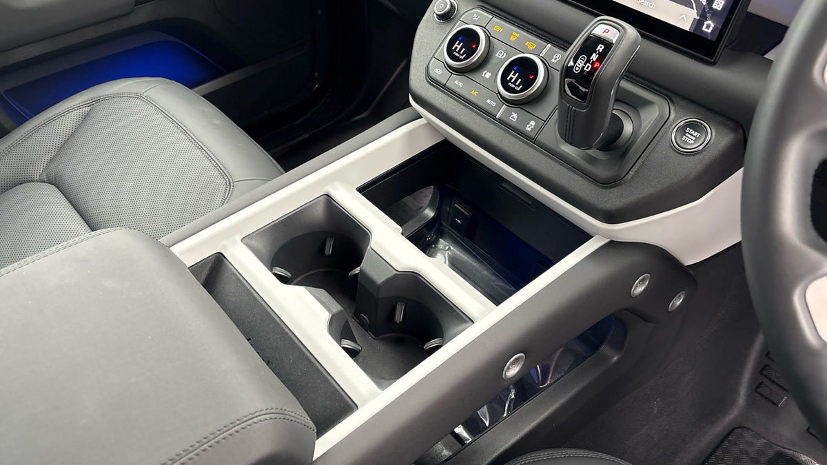 Land Rover Defender 90 Image 18