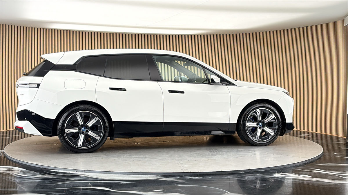 More views of BMW iX