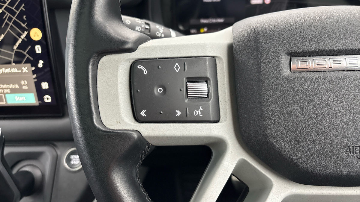 Land Rover Defender 110 Image 13