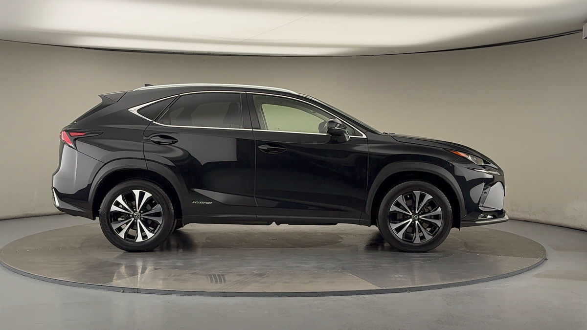 Lexus NX Image 16