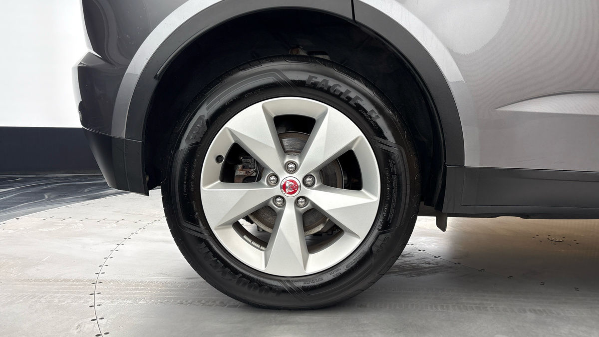 Jaguar E-PACE Image 10