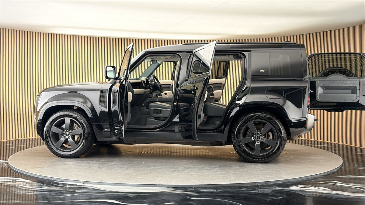 More views of Land Rover Defender 110