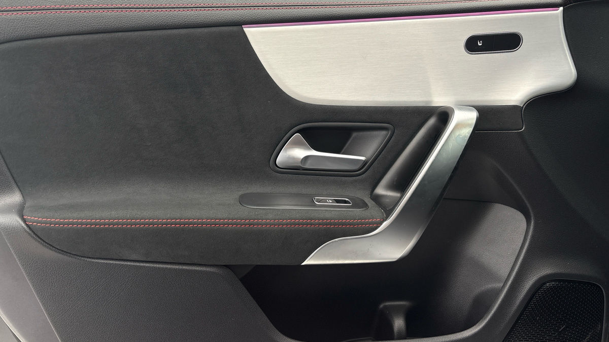 Mercedes-Benz CLA Image 19