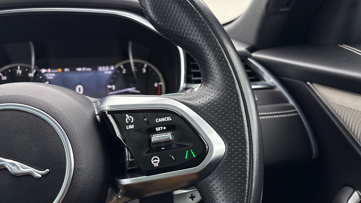 Jaguar F-PACE Image 14