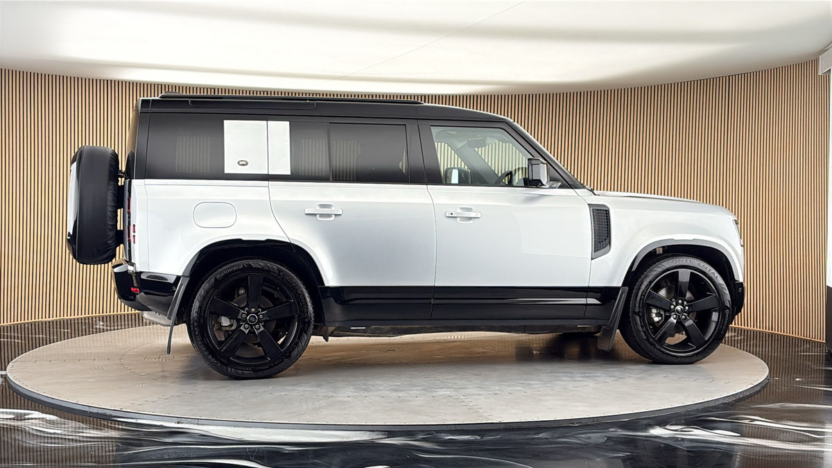 More views of Land Rover Defender 110