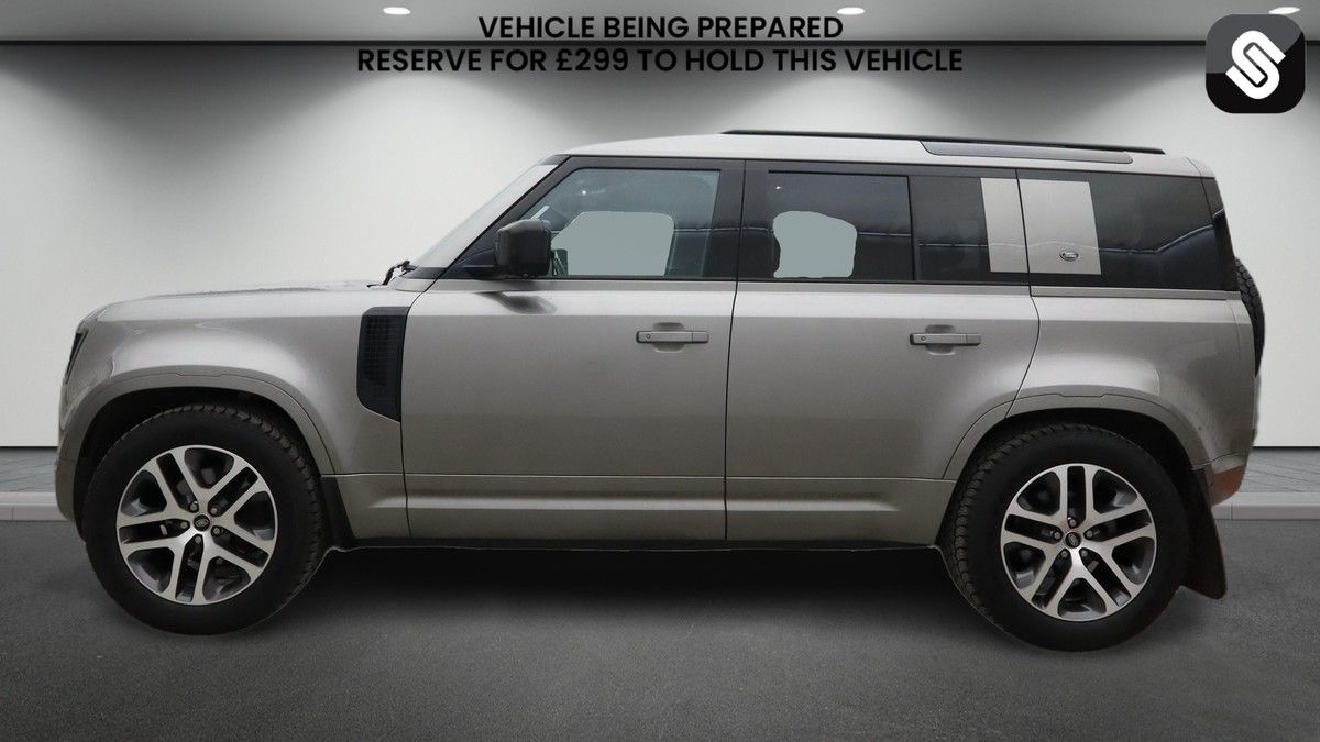 Land Rover Defender 110 Image 6
