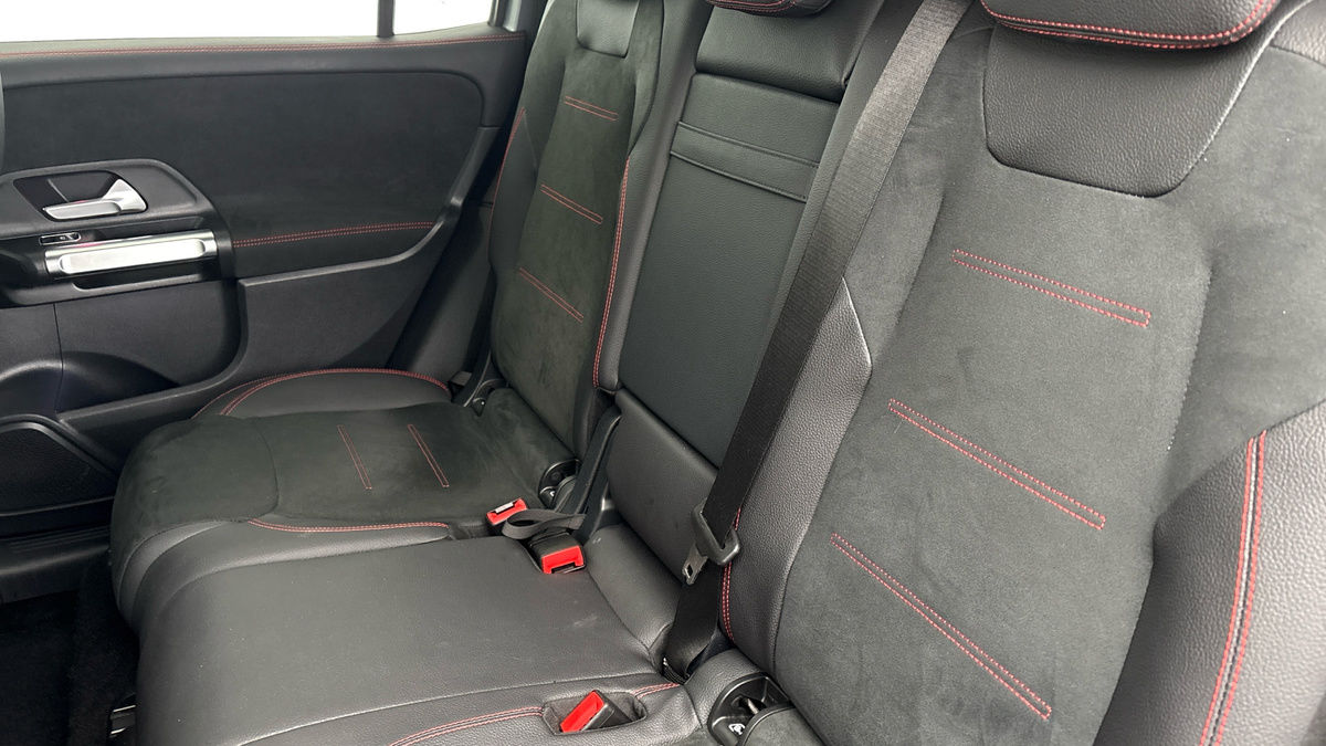 Mercedes-Benz GLB Image 8