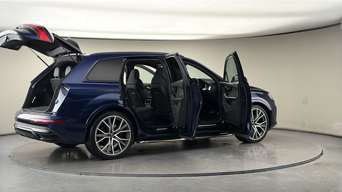 More views of Audi Q7